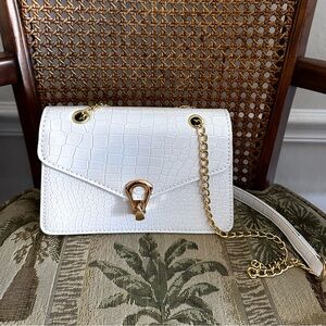 White Croc-Embossed Crossbody Bag Gold Hardware Chain Chic Mini Shoulder